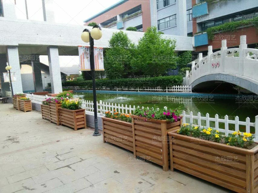 黃檀木色學(xué)?；ㄏ涮旖虬咐? title=